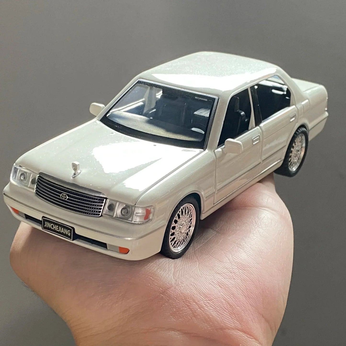 Diecast Model Car 1 32 Scale Alloy Toyota Crown Royal For Collectors - ToylandEU