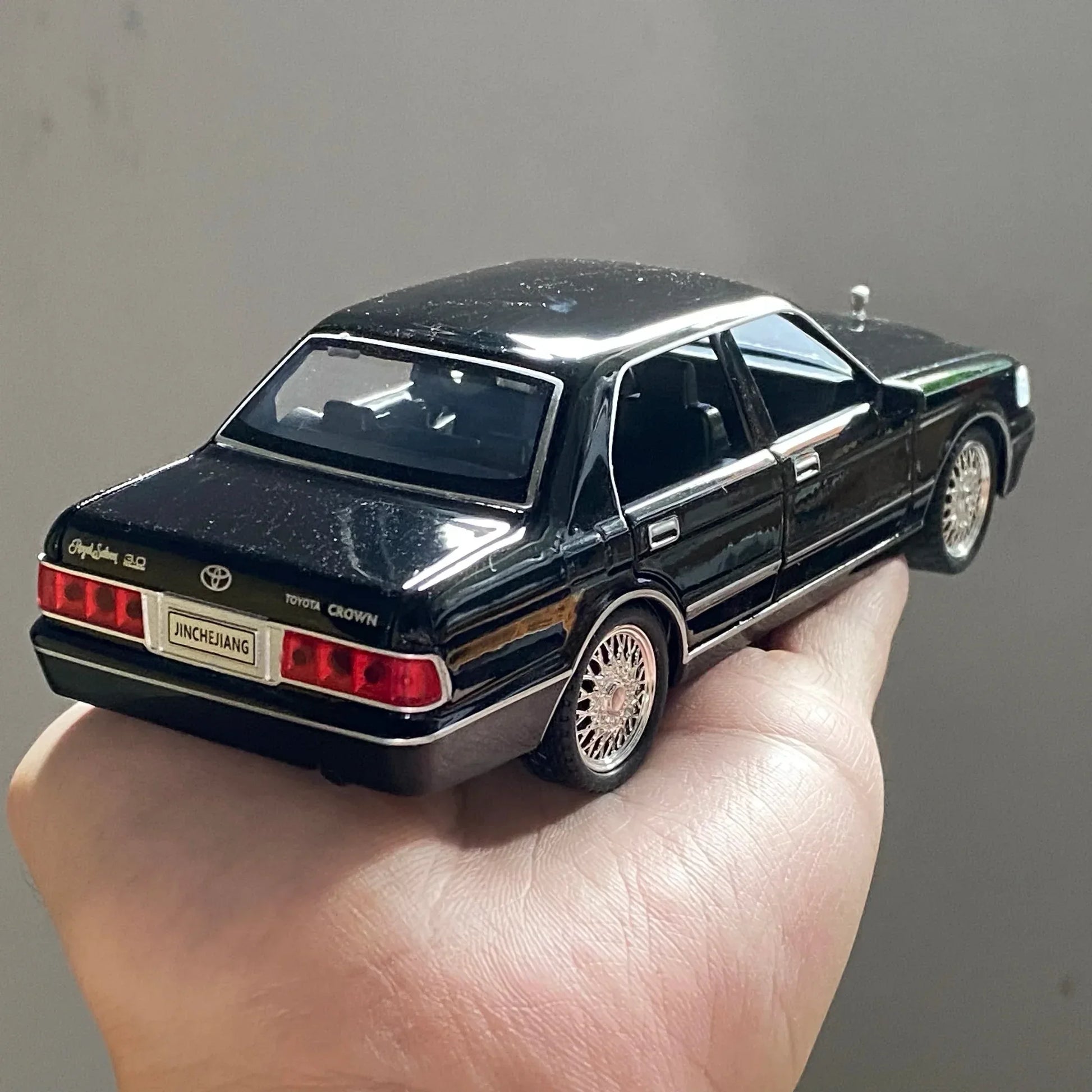 Diecast Model Car 1 32 Scale Alloy Toyota Crown Royal For Collectors - ToylandEU