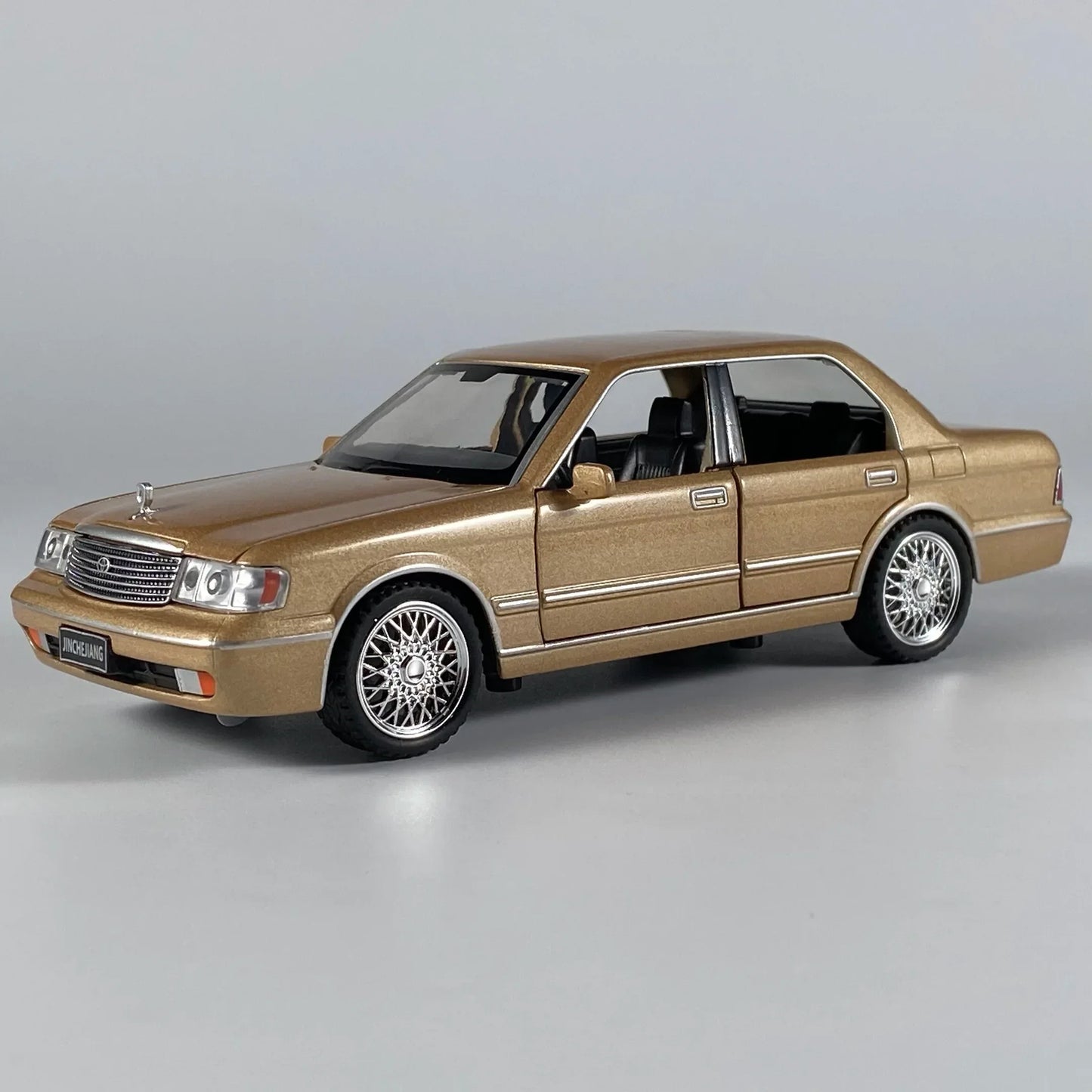 Diecast Model Car 1 32 Scale Alloy Toyota Crown Royal For Collectors - ToylandEU