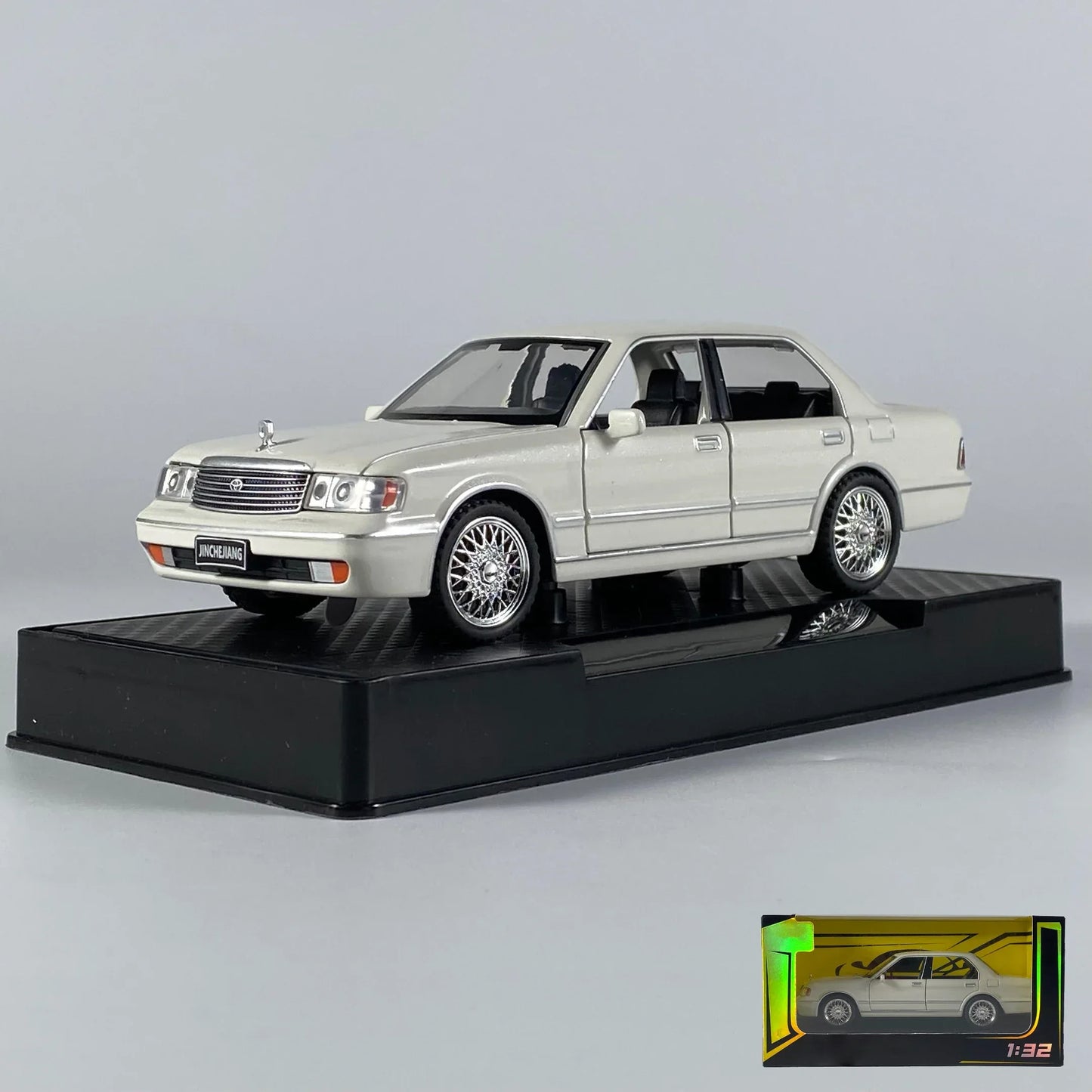 Diecast Model Car 1 32 Scale Alloy Toyota Crown Royal For Collectors - ToylandEU