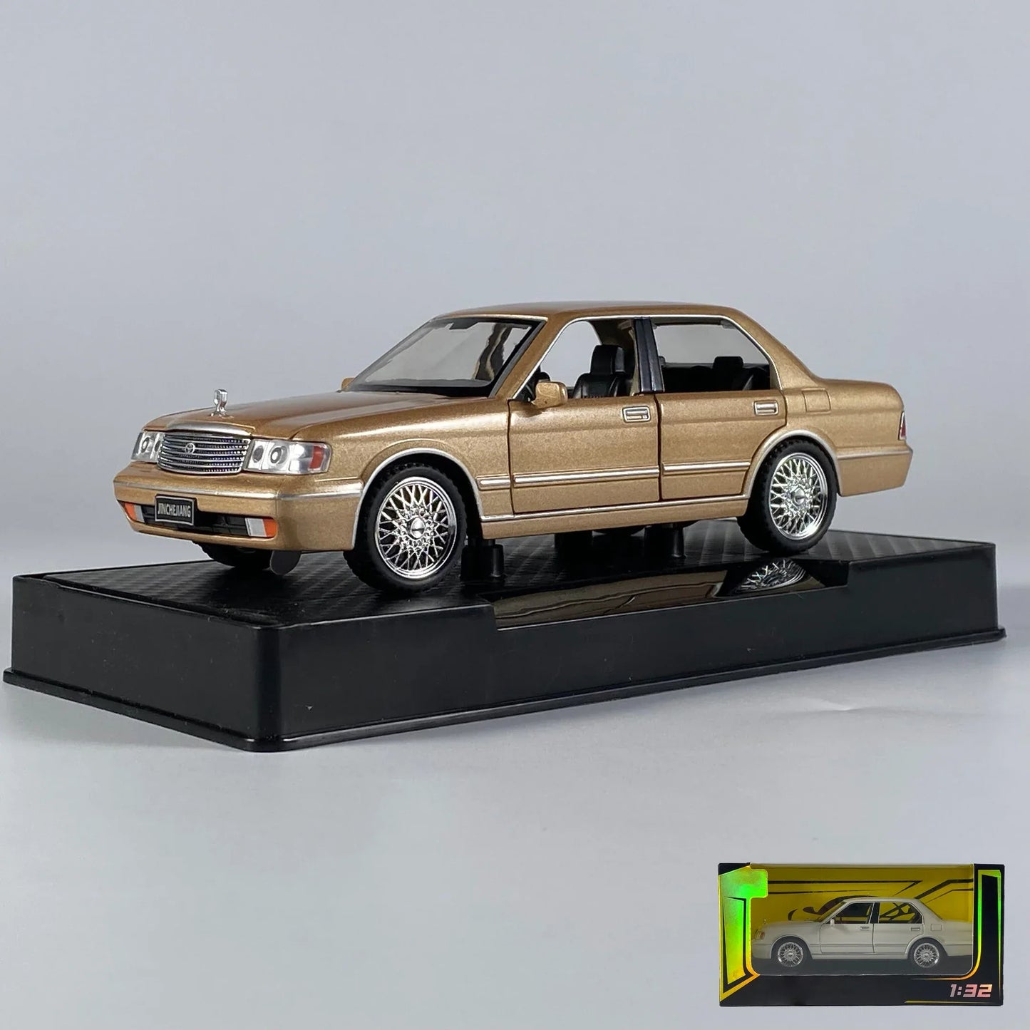 Diecast Model Car 1 32 Scale Alloy Toyota Crown Royal For Collectors - ToylandEU