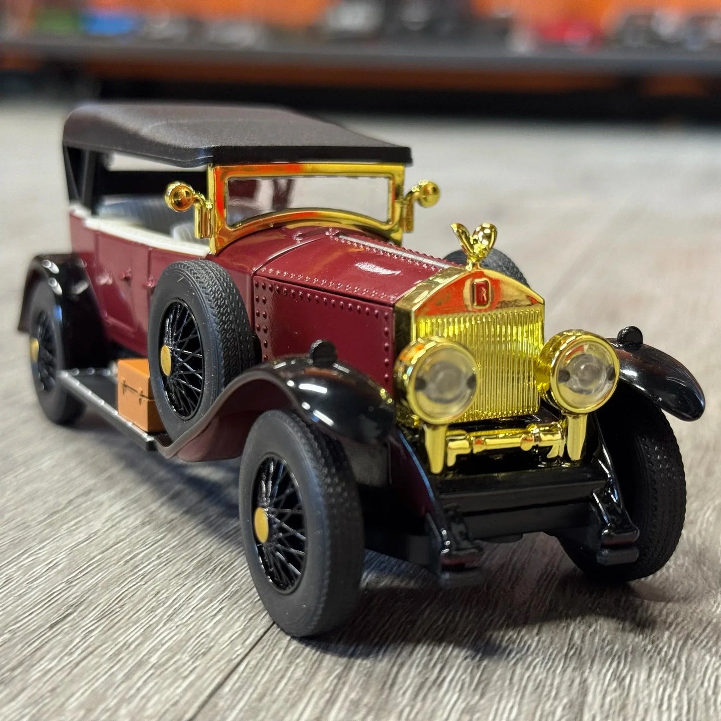 Diecast Model Car 1:32 Scale With Sound And Light For Collectors - ToylandEU