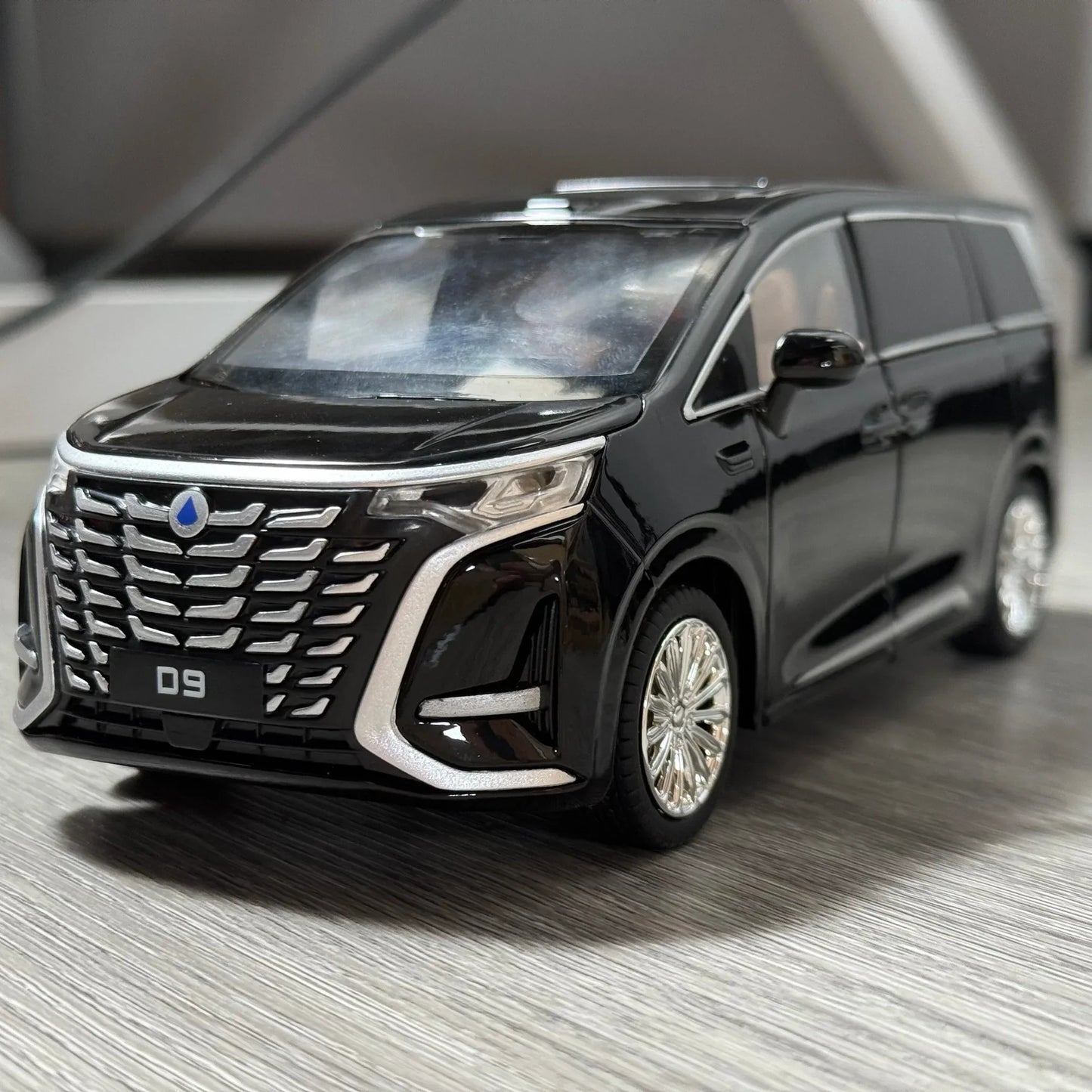 Diecast Model Car 1 To 24 Scale Alloy Metal New Energy MPV For Friends - ToylandEU