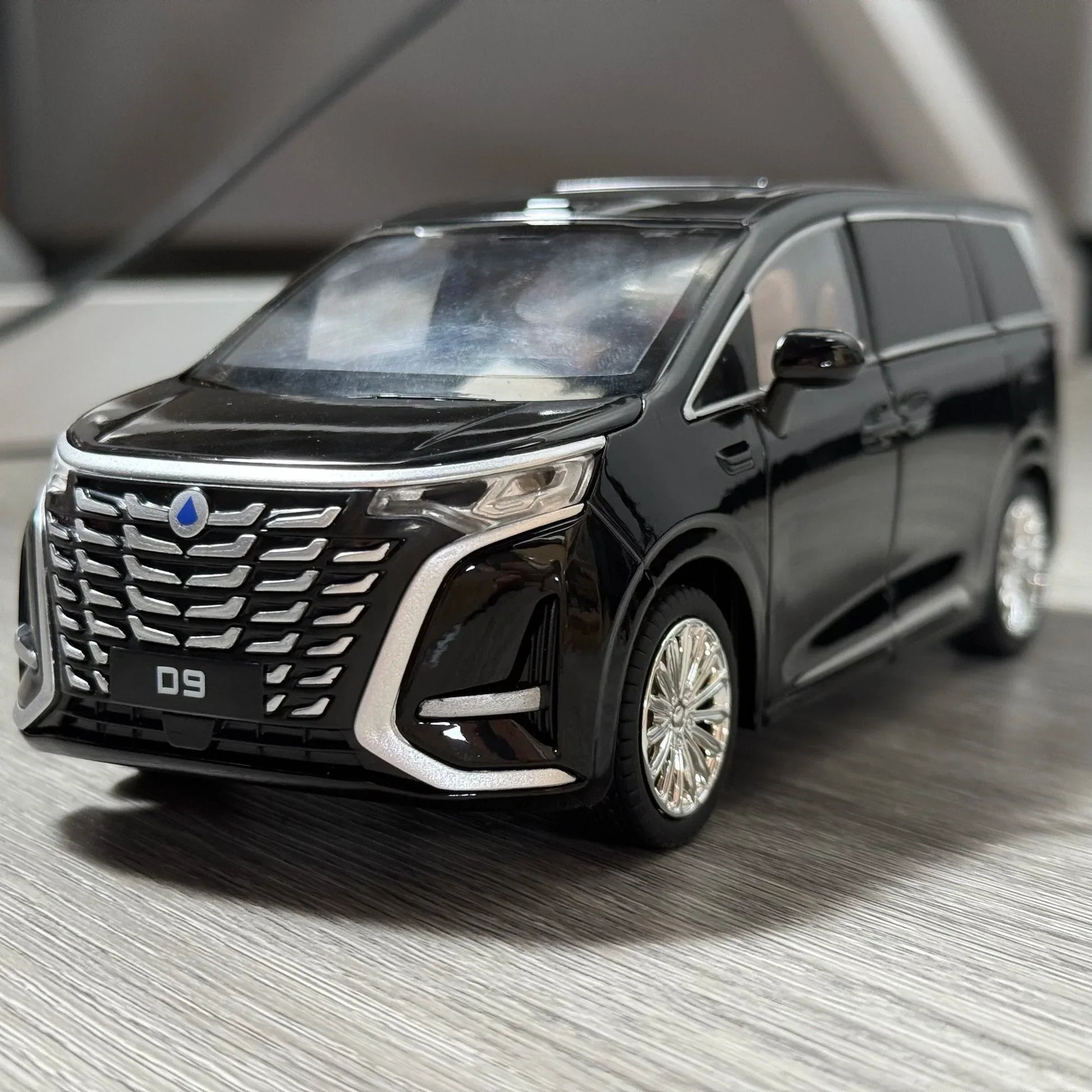 Diecast Model Car 1 To 24 Scale Alloy Metal New Energy MPV For Friends - ToylandEU