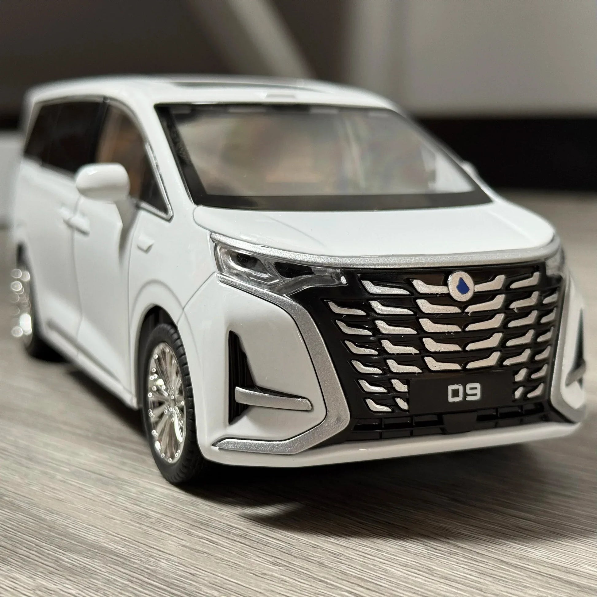 Diecast Model Car 1 To 24 Scale Alloy Metal New Energy MPV For Friends - ToylandEU