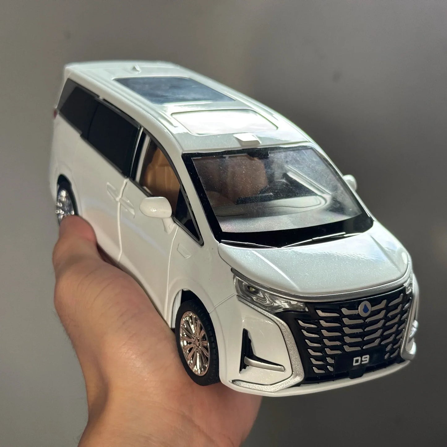 Diecast Model Car 1 To 24 Scale Alloy Metal New Energy MPV For Friends - ToylandEU