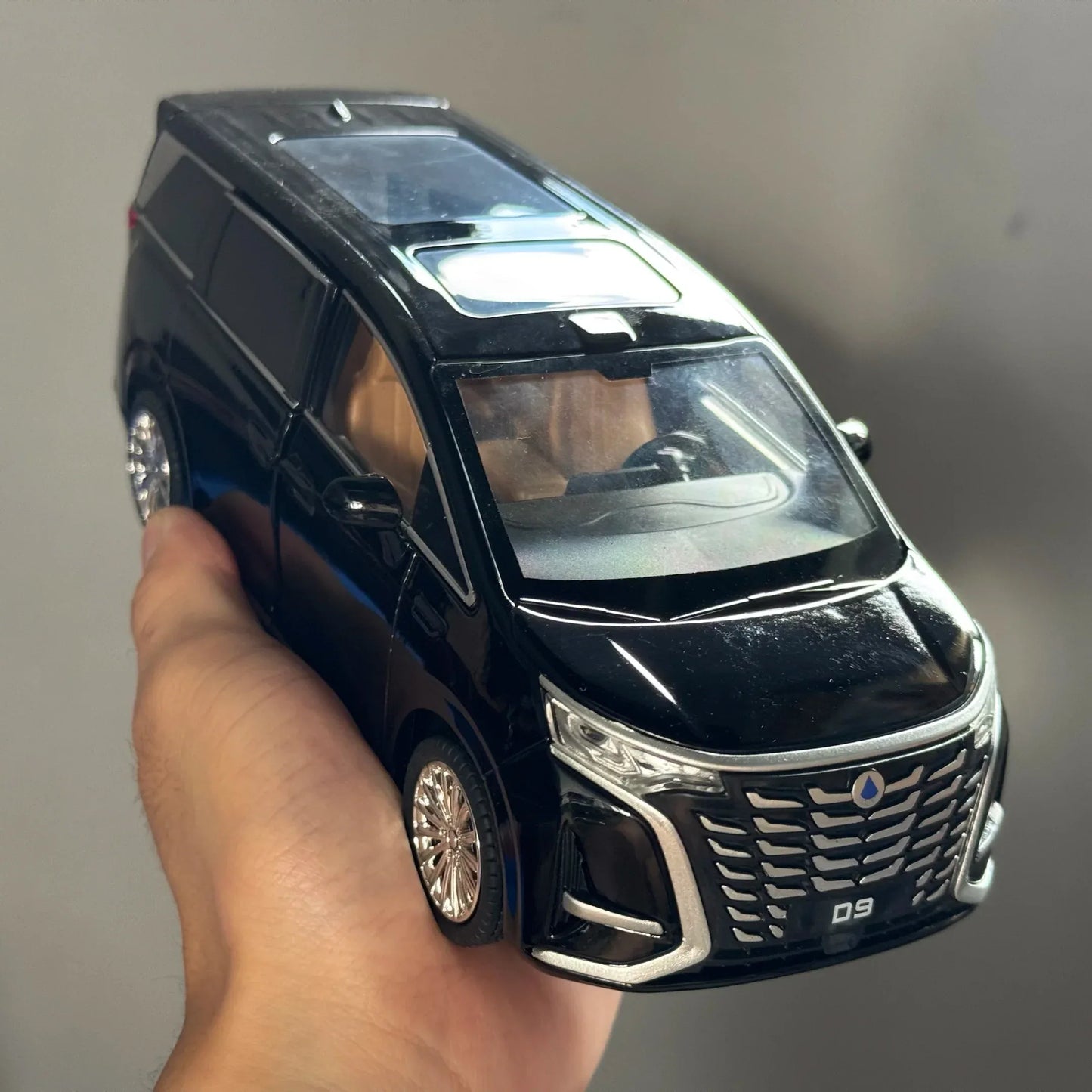 Diecast Model Car 1 To 24 Scale Alloy Metal New Energy MPV For Friends - ToylandEU