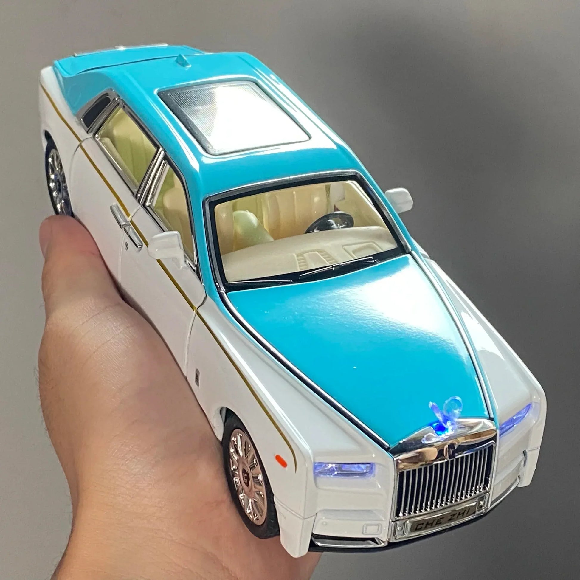 Diecast Model Car 1 to 24 Alloy Rolls Royce Phantom for Collectors - ToylandEU