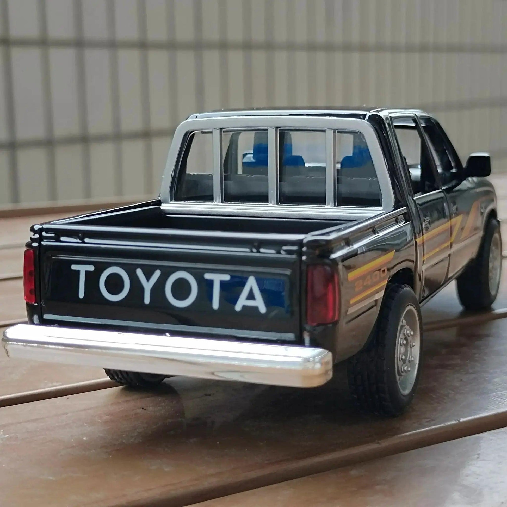  Toyota Hilux Off Road Diecast Model With Realistic Sound -  ToylandEU™
