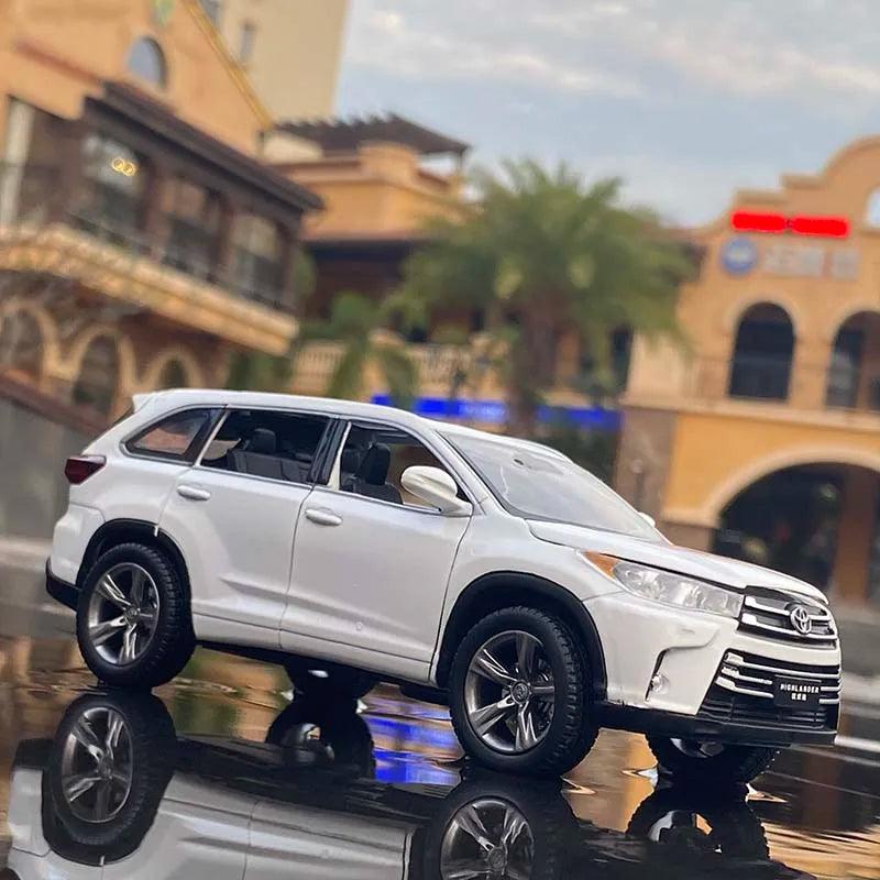 Diecast Toyota Highlander | 1:32 Alloy Model | Toylandeu™