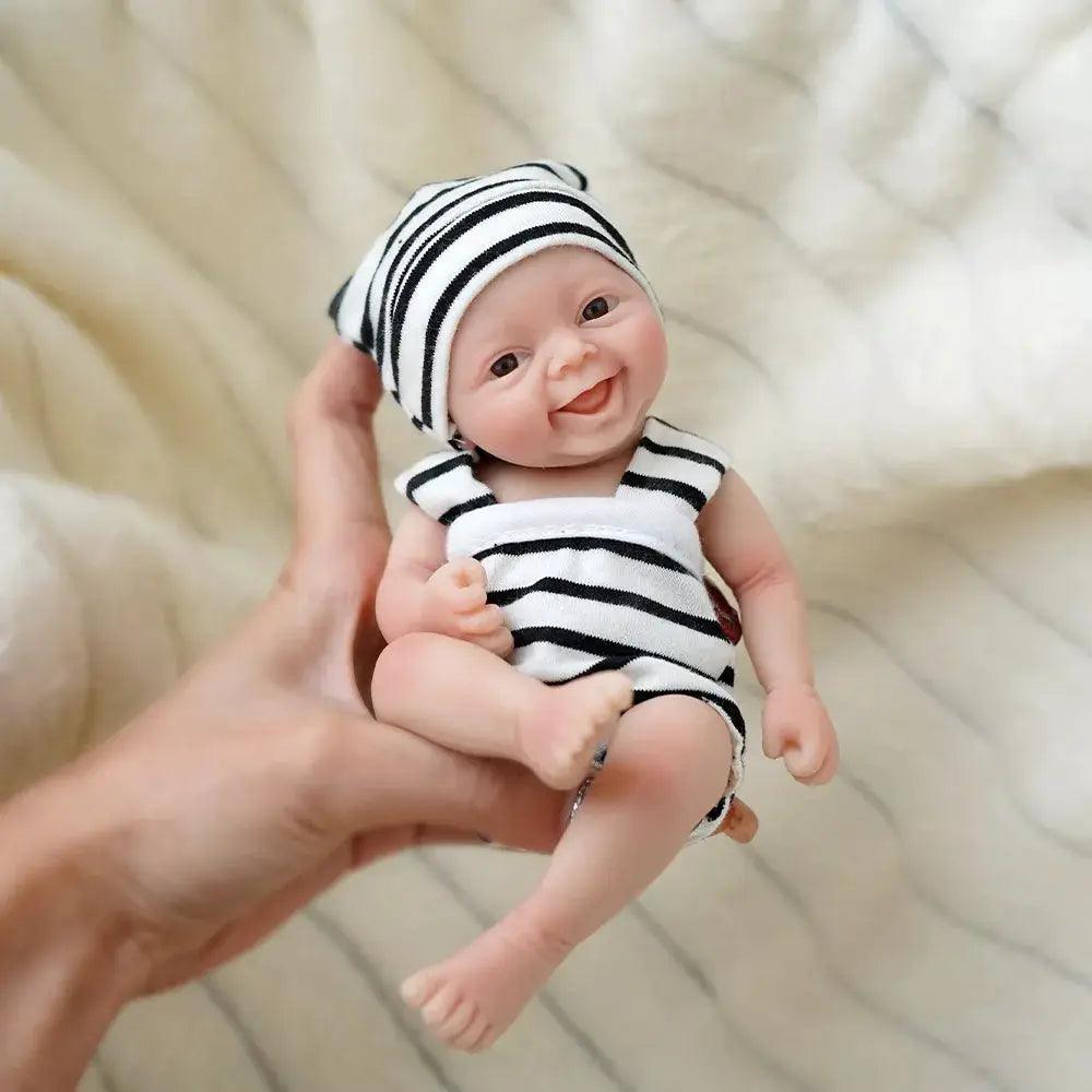  Lifelike 7 Inch Silicone Baby Doll Noah Mini Reborn -  ToylandEU™