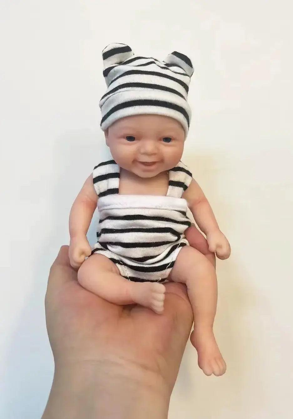  Lifelike 7 Inch Silicone Baby Doll Noah Mini Reborn -  ToylandEU™