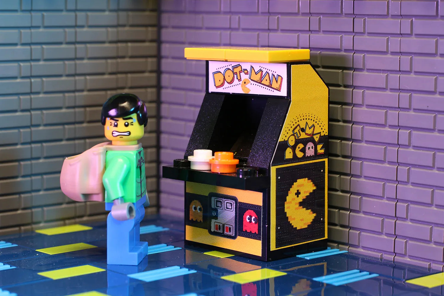 Dot-Man Arcade Machine made using LEGO parts - B3 Customs - ToylandEU