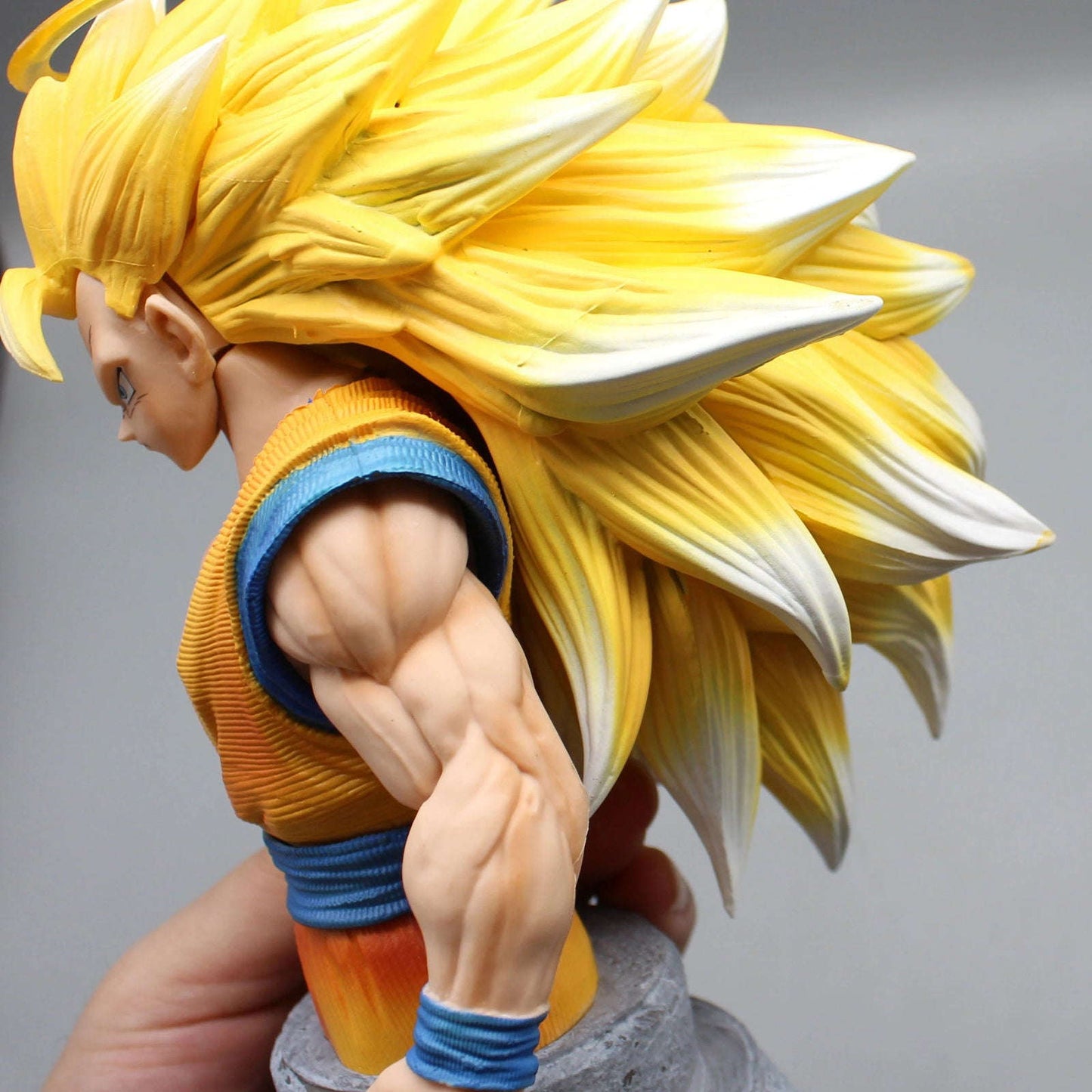  Dragon Ball Z Goku Super Saiyan 3 Half Bust Figure Rare 