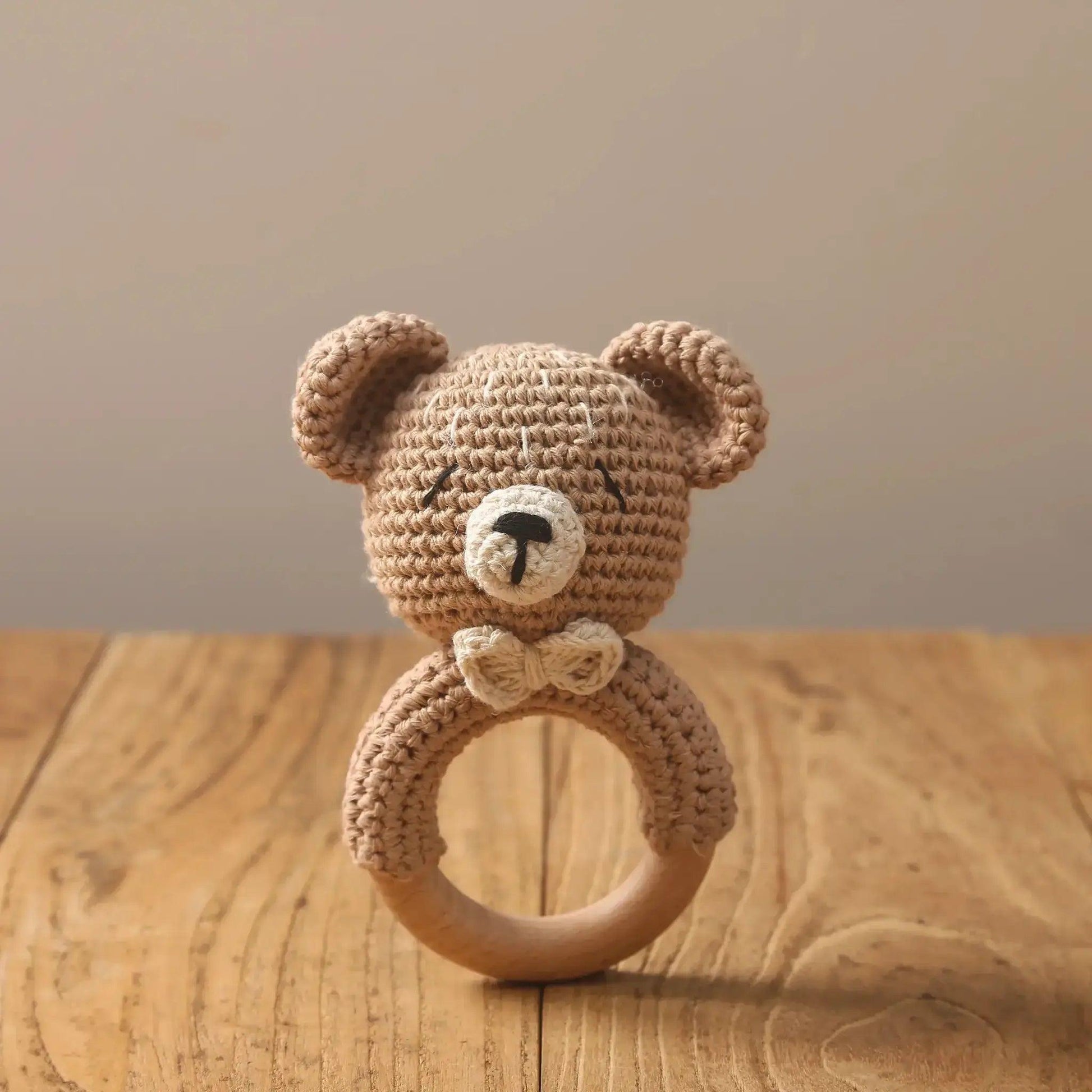  Baby Crochet Bear Rattle Toy 10 cm Cube Wooden Elements Unisex 0-36 Months Montessori -  ToylandEU™