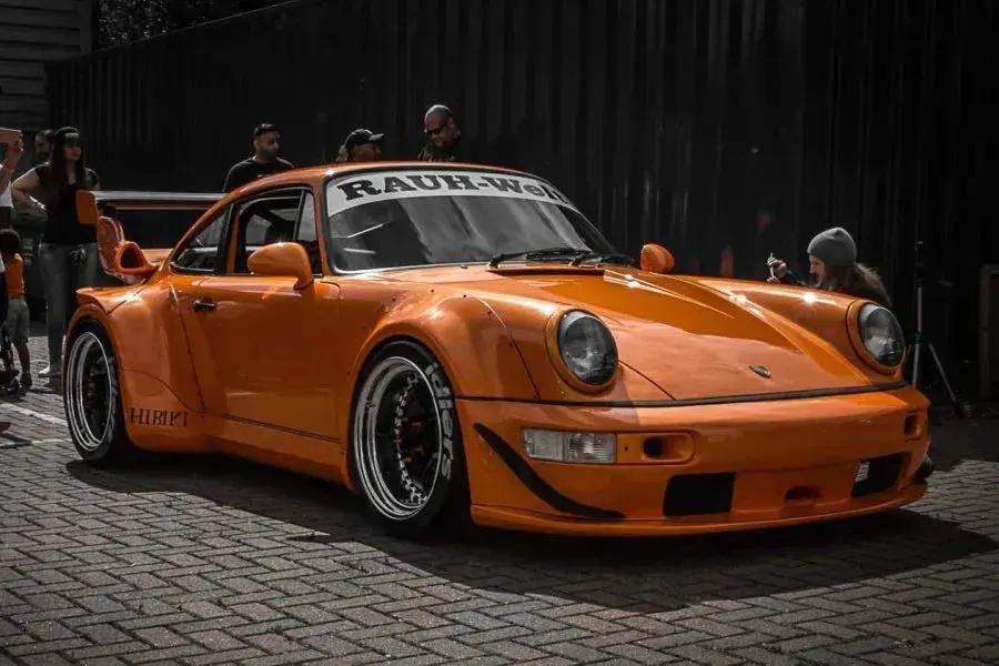 Fast Speed Porsche 964 RWB Widebody HIBIKI GT Version Rear Wing in Orange 1:64 - ToylandEU