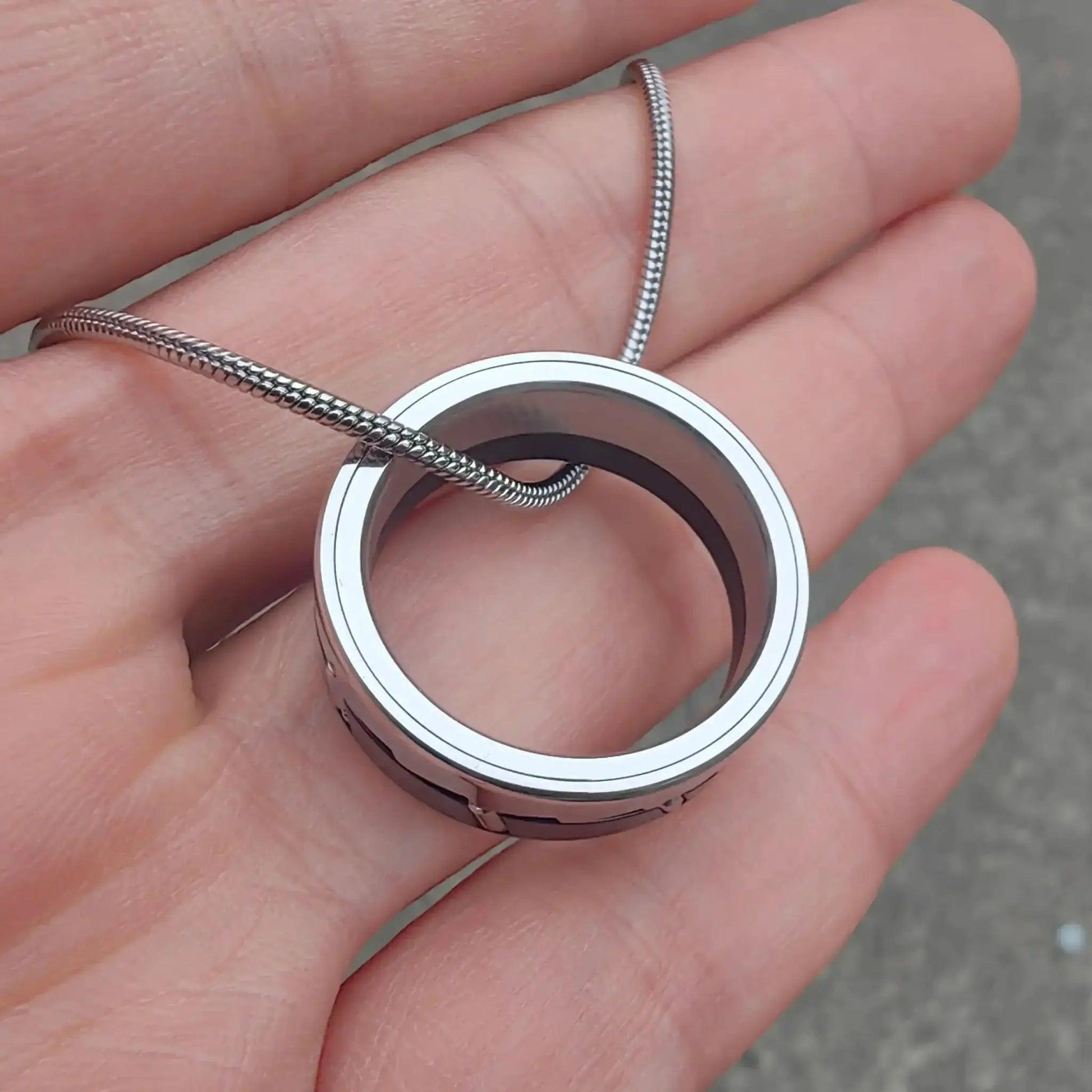  Metal Fidget Ring Necklace For Stress Relief And Focus -  ToylandEU™