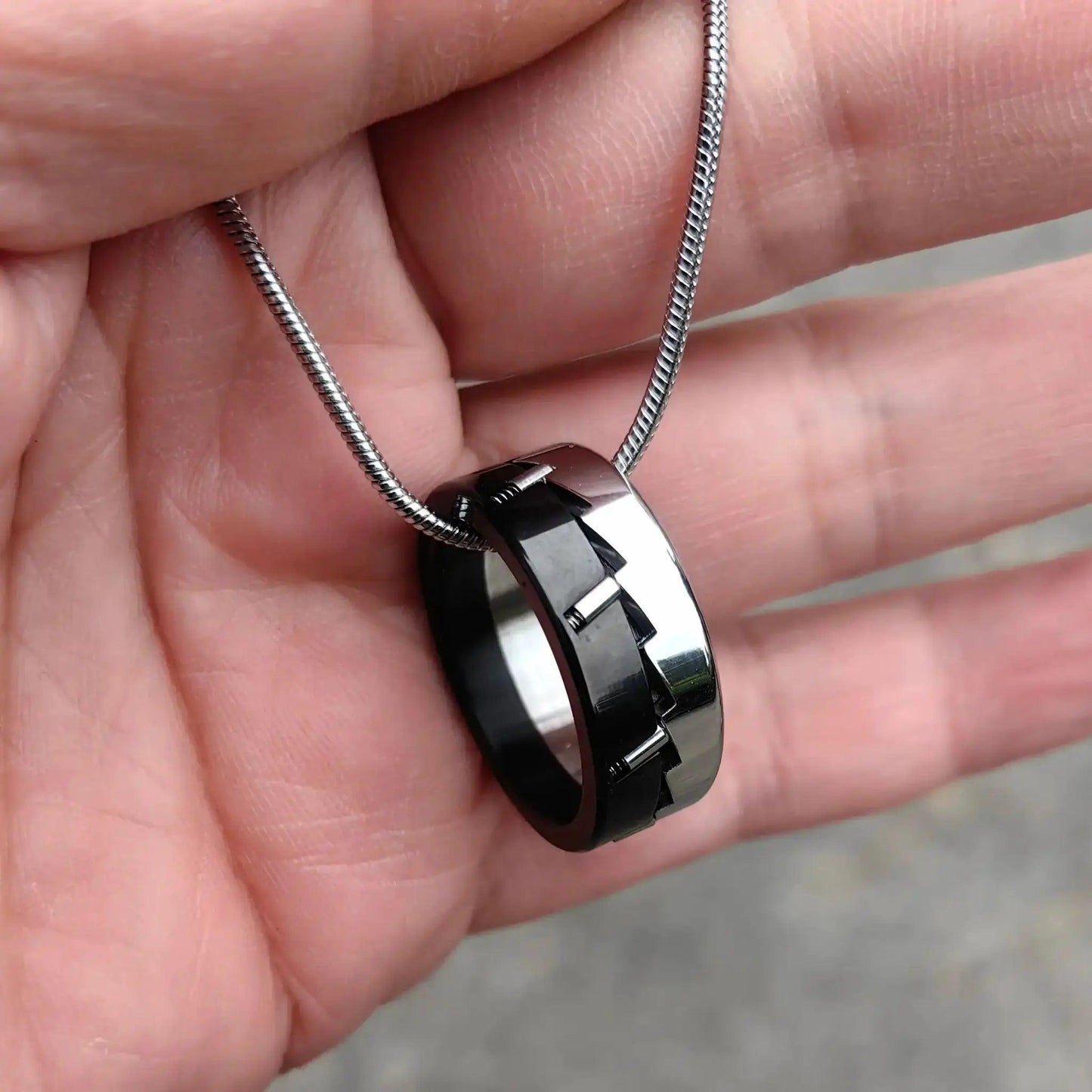  Metal Fidget Ring Necklace For Stress Relief And Focus -  ToylandEU™