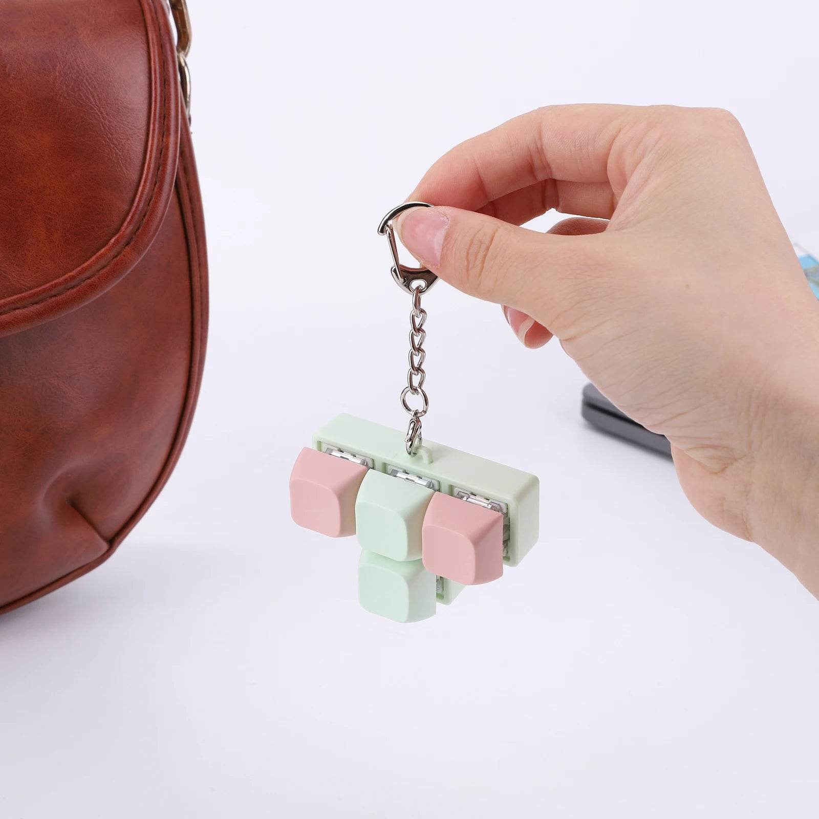 Finger Keyboard Fidget Toys 4 Keys Keyboard Clicker Toy Decompress Fingertip Keychain Finger Calming Keychain Stress Relief Toy - ToylandEU
