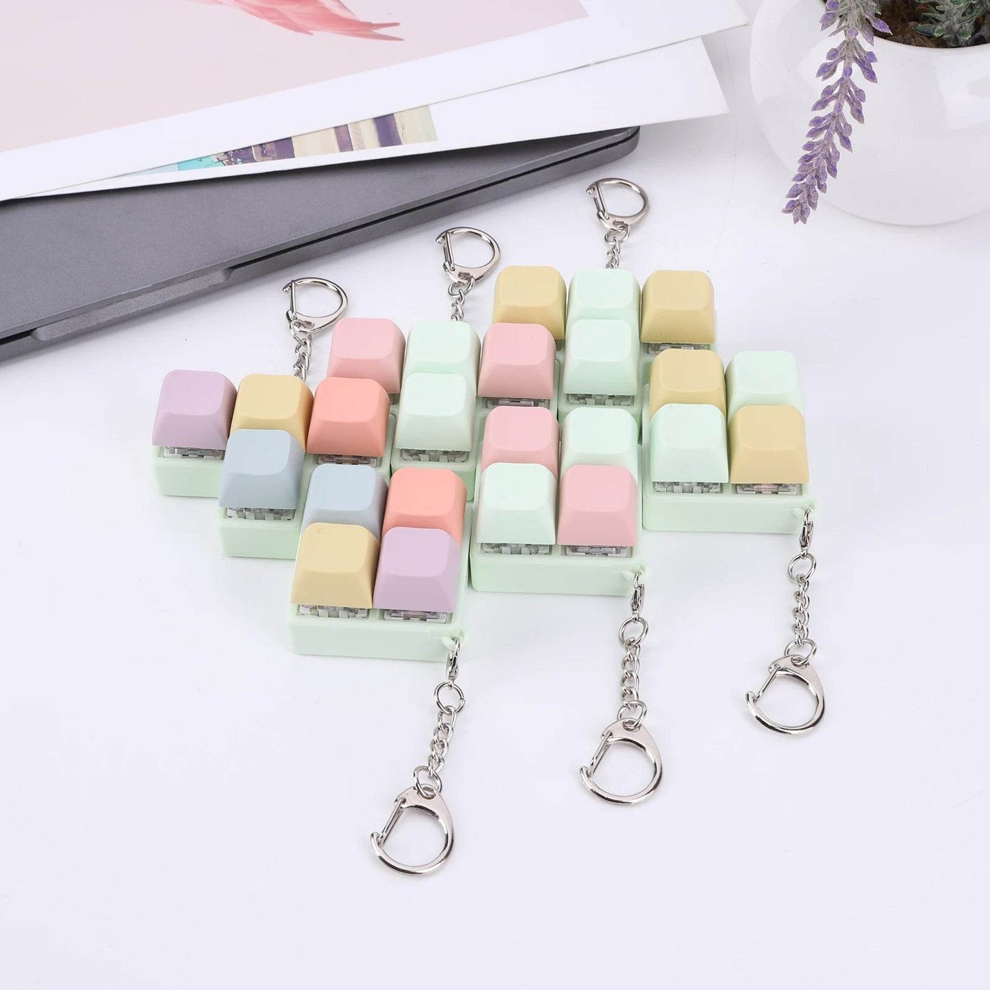 Finger Keyboard Fidget Toys 4 Keys Keyboard Clicker Toy Decompress Fingertip Keychain Finger Calming Keychain Stress Relief Toy - ToylandEU