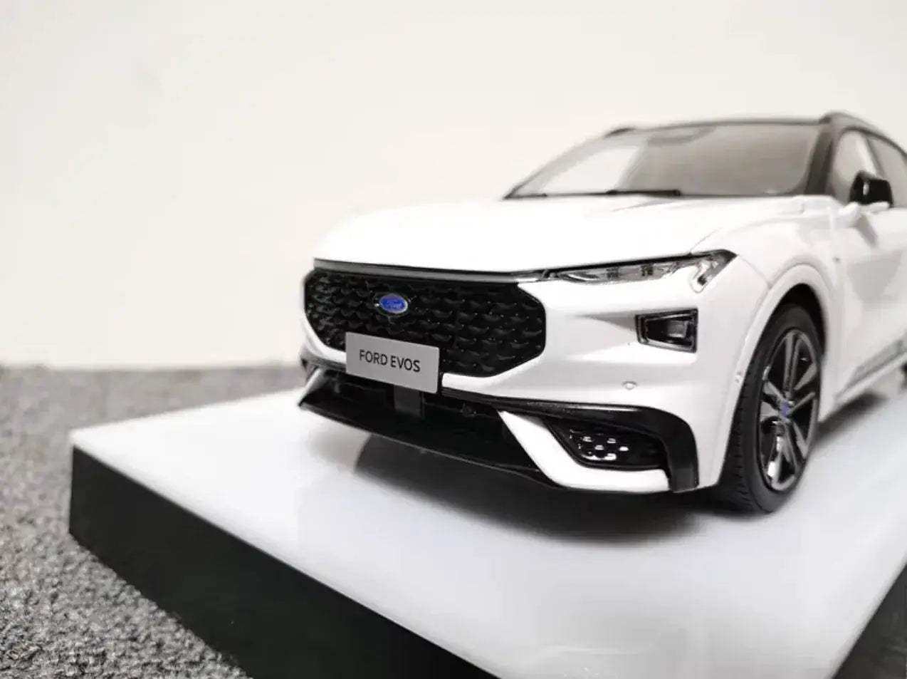 Ford Evos Diecast Alloy Car Model Collectible Gift - ToylandEU
