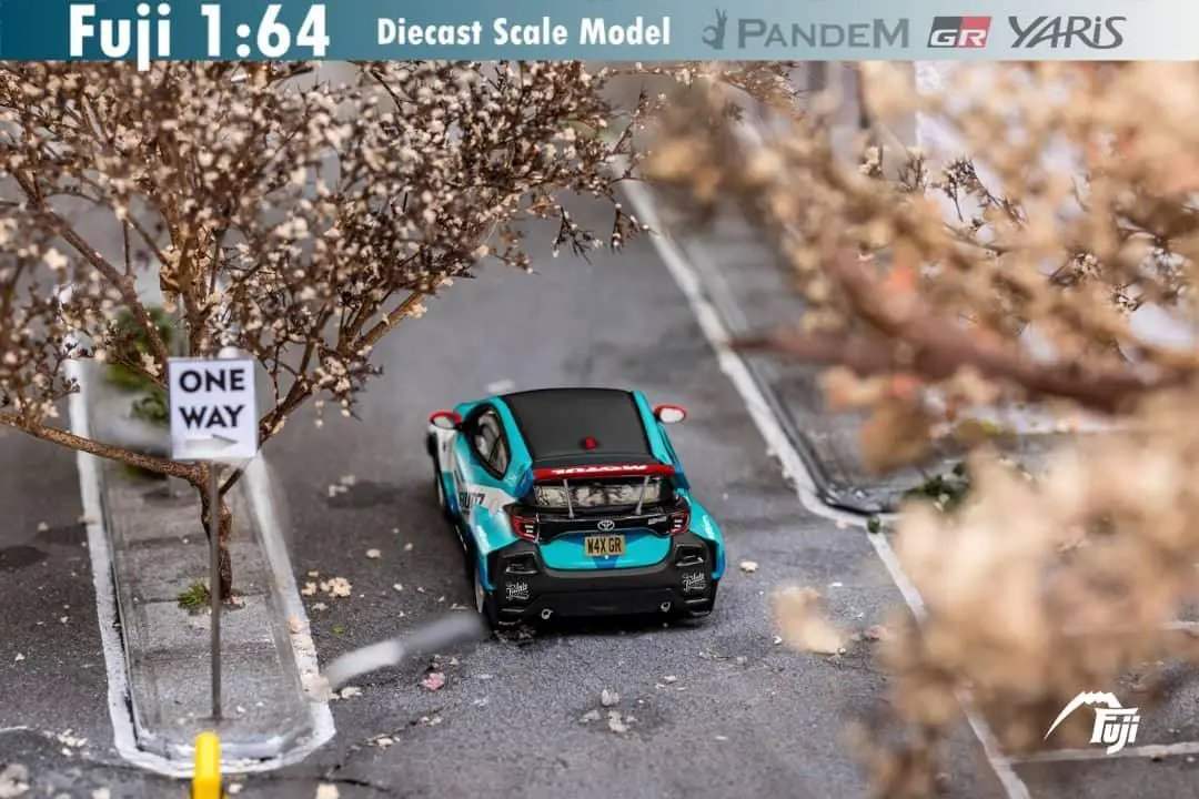 Fuji Toyota Yaris GR Auto Finesse Blue #99 1:64 - ToylandEU