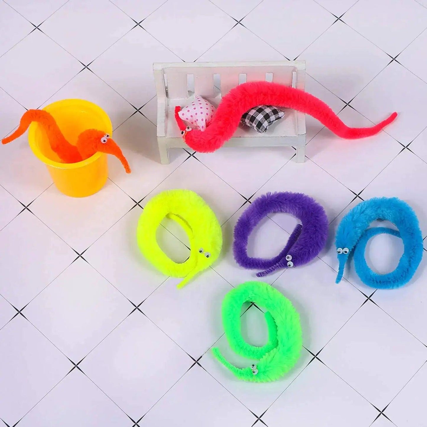  Fuzzy Magic Worm Toy On Invisible String For Beginners -  ToylandEU™