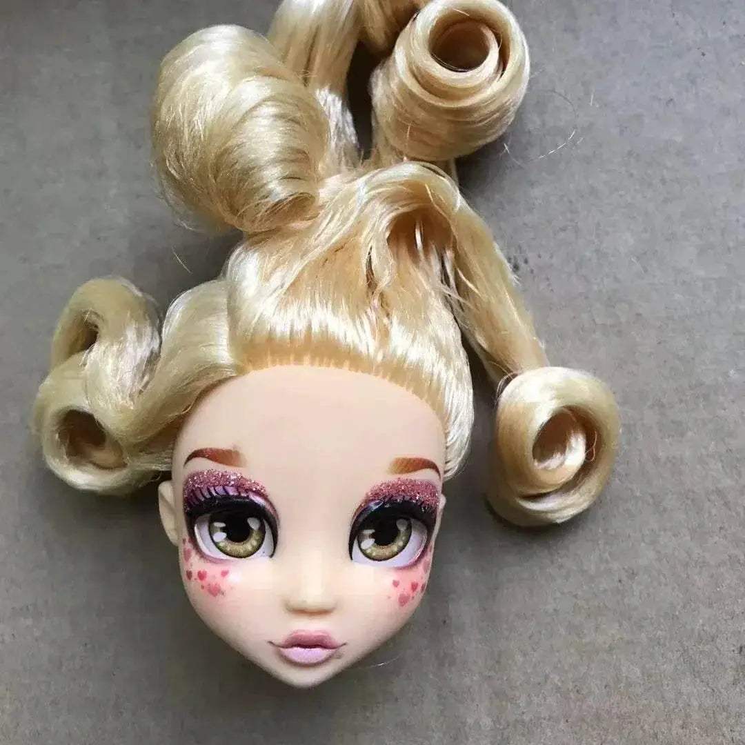  Gleaming Doll Heads One Sixth Scale Toyland EU -  ToylandEU™