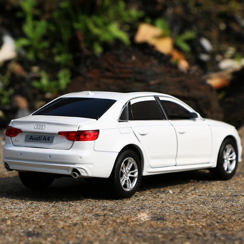 1:32 Scale AUDI A4 Diecast Alloy Car Model - ToylandEU