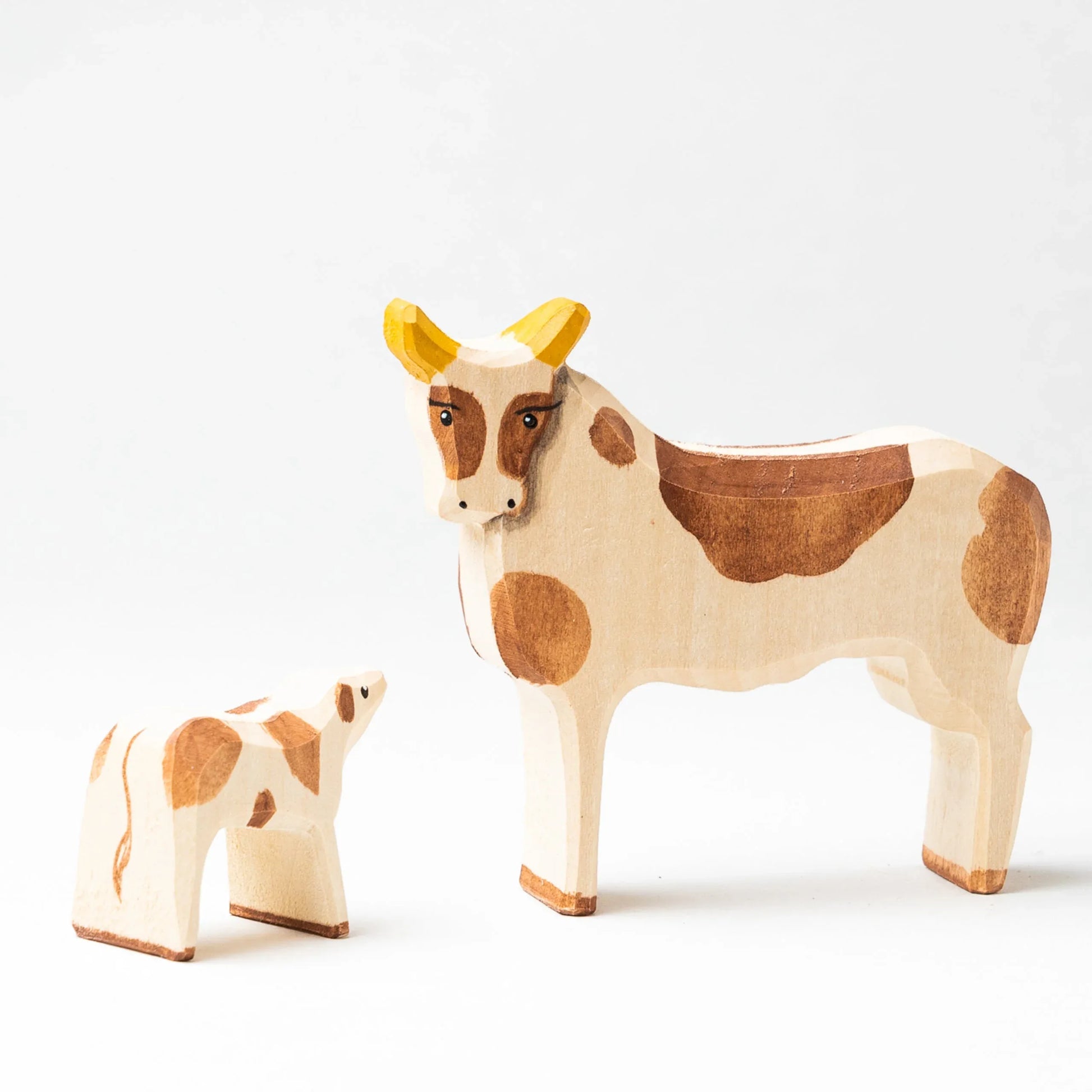 Handcarved Wooden Cow Toy Set With Baby Cow Figurine - ToylandEU