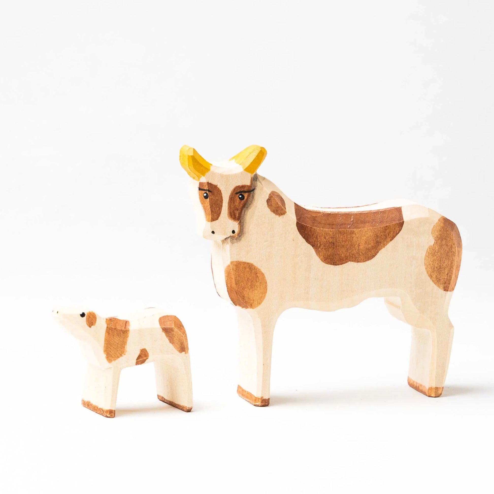 Handcarved Wooden Cow Toy Set With Baby Cow Figurine - ToylandEU