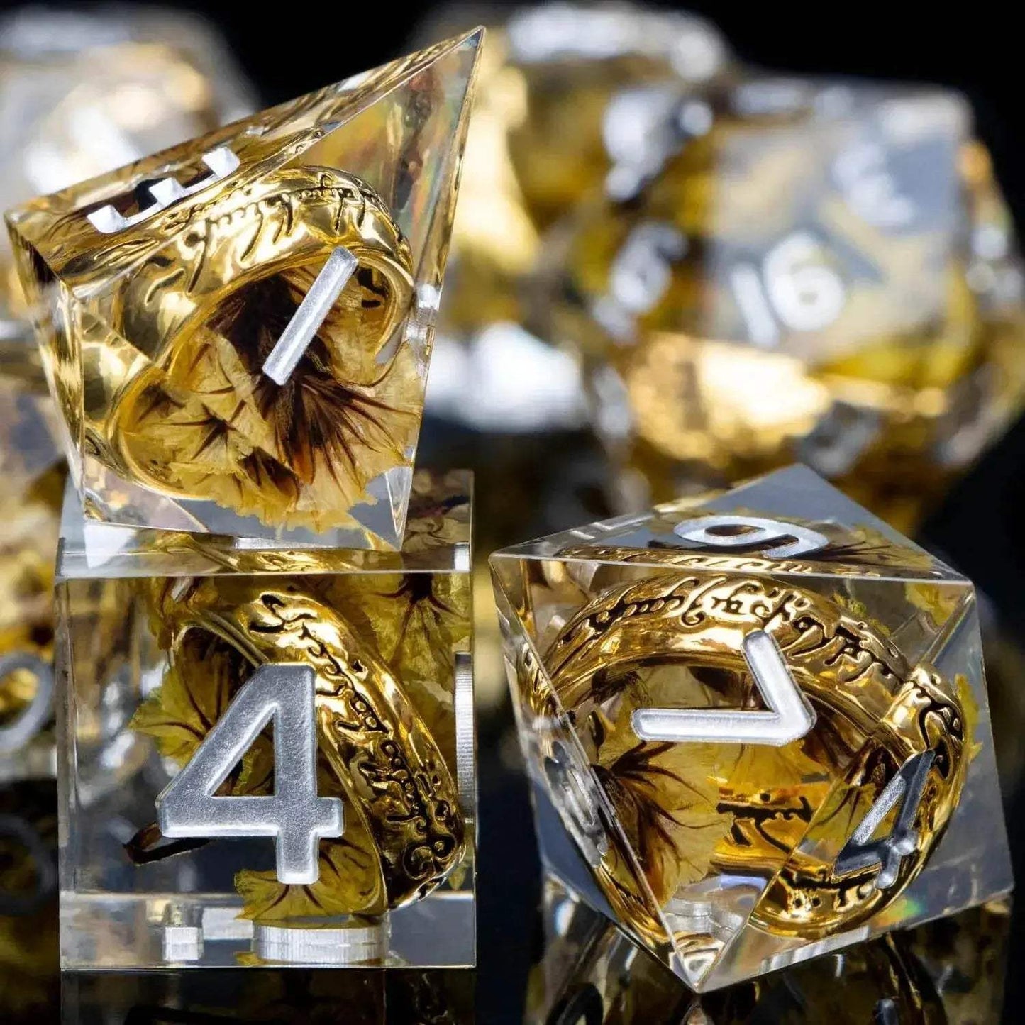 Handmade Resin D20 Dice Set with Red Rings and Liquid Flow Design for Dungeons and Dragons Enthusiasts - ToylandEU