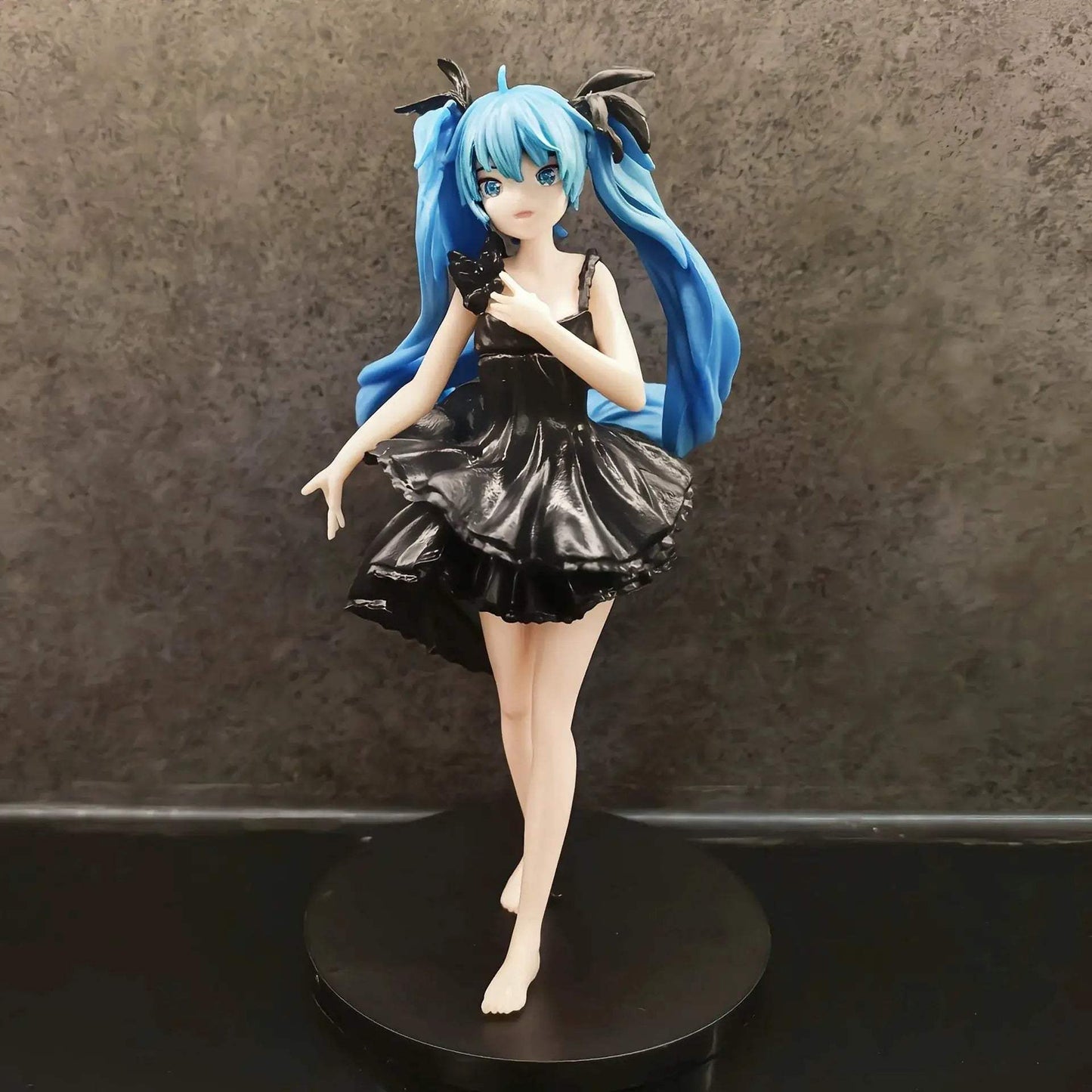 Hatsune Miku Anime Figure PVC Collectible Desk Decor For Fans - ToylandEU