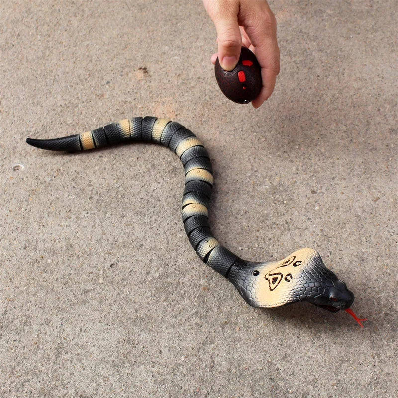 Infrared Remote Control Snake Toy Electric Rechargeable Cobra Viper Prank for Children's Halloween Fun