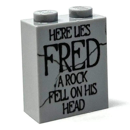 Here Lies FRED, A Rock Fell on His HEAD Tombstone (Halloween) (1x2x2 Brick) - B3 Customs - ToylandEU