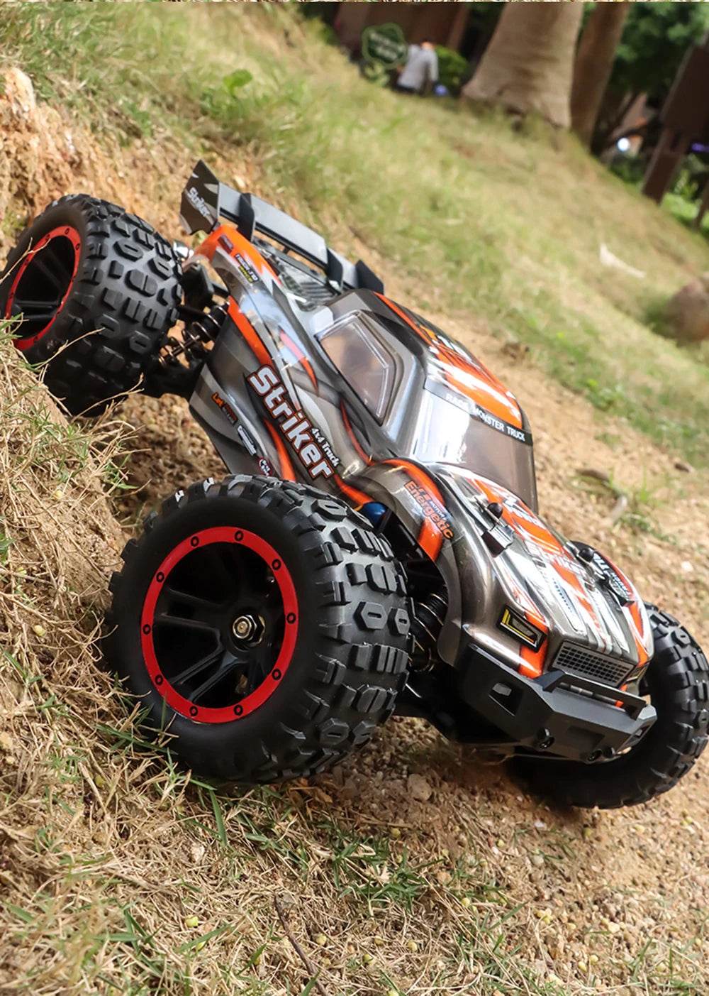 High-Speed 1:14 4WD Brushless RC Drift Monster Truck - HAIBOXING 2105A Dual-Battery for Kids and WLtoys 144001 Comparison - ToylandEU