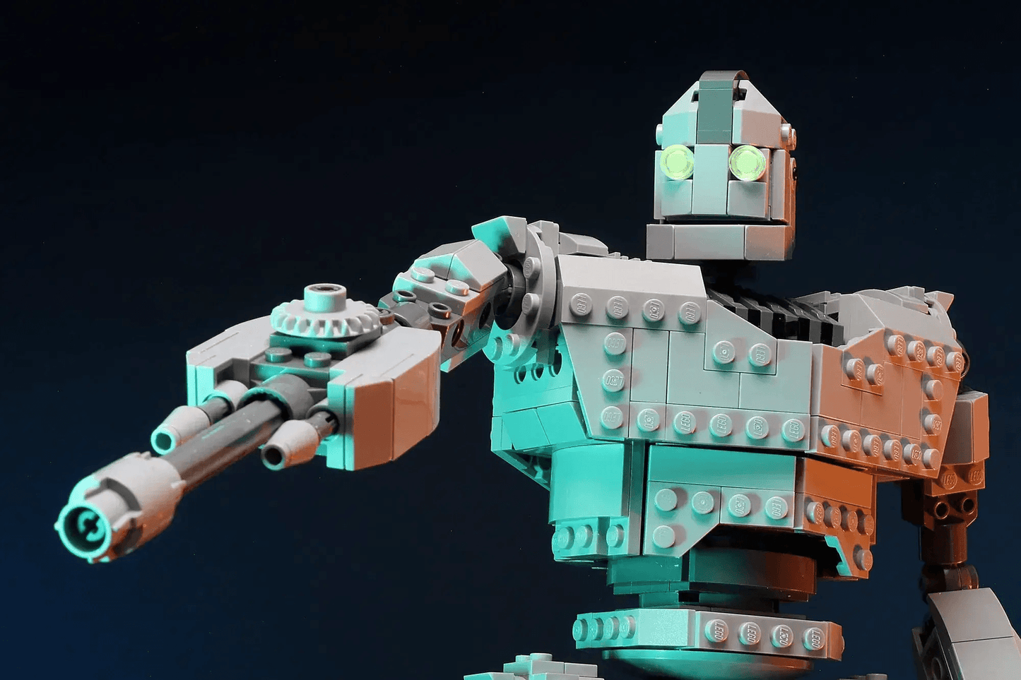 Iron Giant Lego Custom Figure With 23 Articulated Joints - ToylandEU
