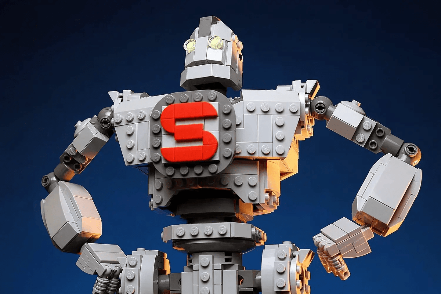 Iron Giant Lego Custom Figure With 23 Articulated Joints - ToylandEU