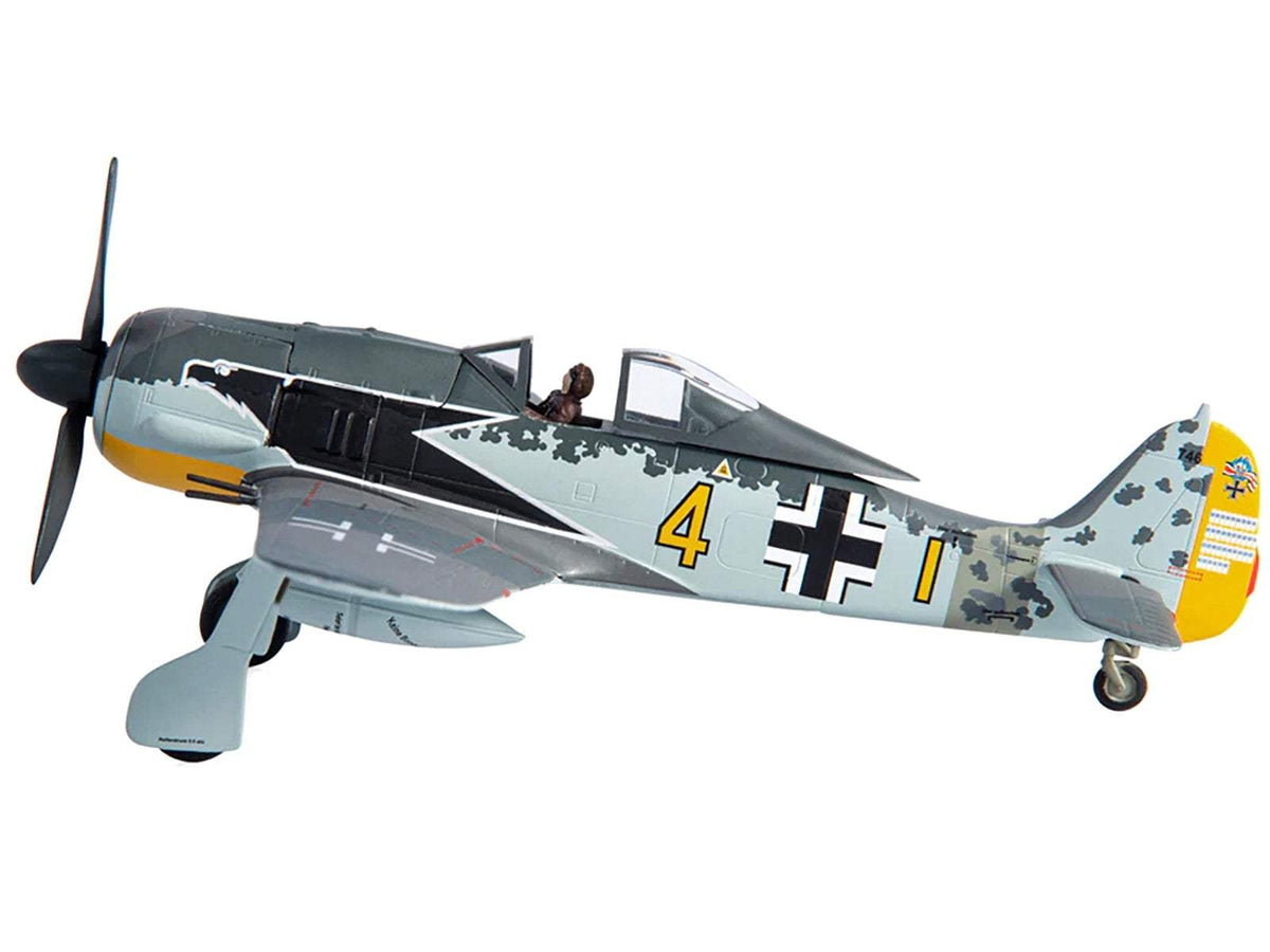 Focke-Wulf Fighter Model | 1/72 Scale | FW 190A-4 Diecast | Display Stand