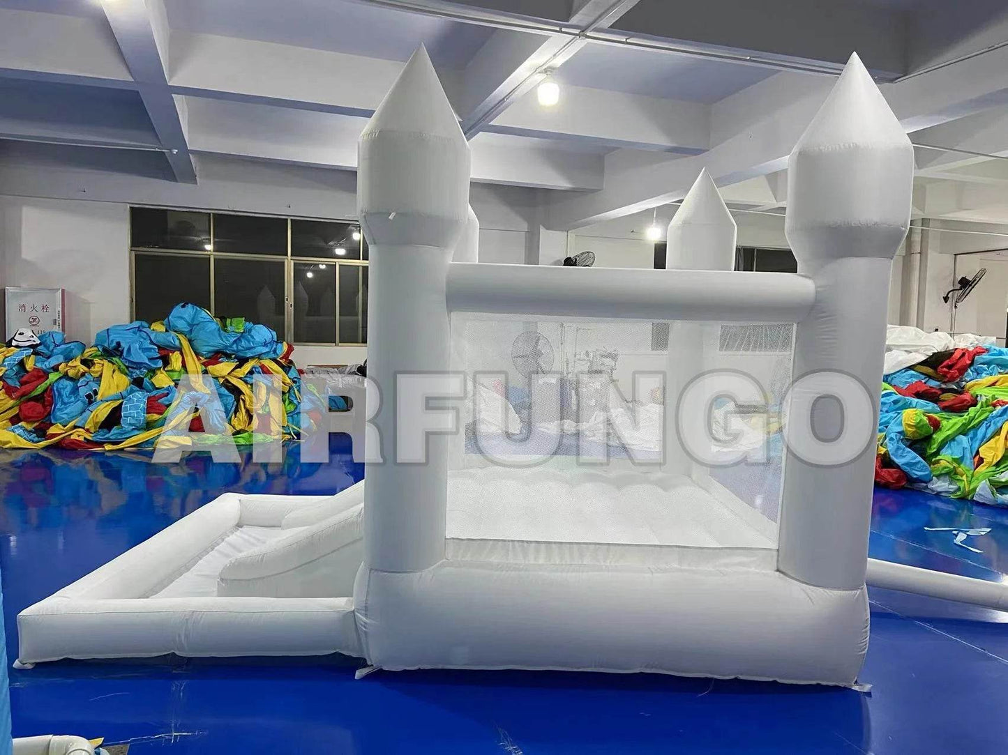 Kids 9x9x7ft Soft Play White Bounce House With Slide - ToylandEU