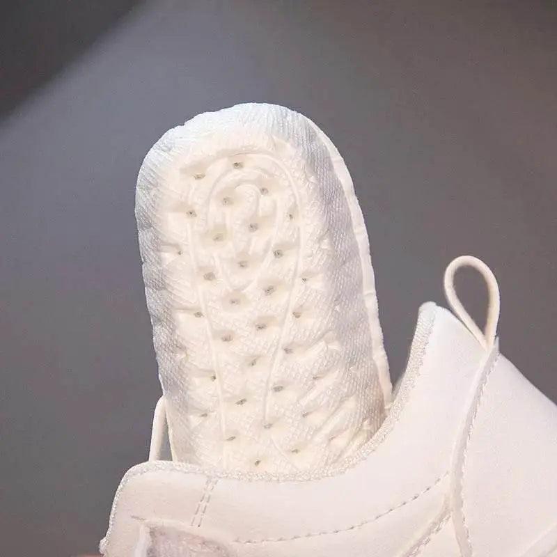  Kids Casual Sports Sneakers - Soft Leather Breathable Board Shoes for Boys and Girls in White -  ToylandEU™