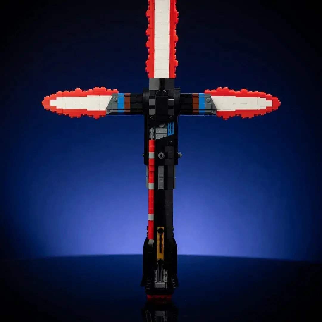 Life Size Kylo Ren Lightsaber Built With LEGO Bricks - ToylandEU