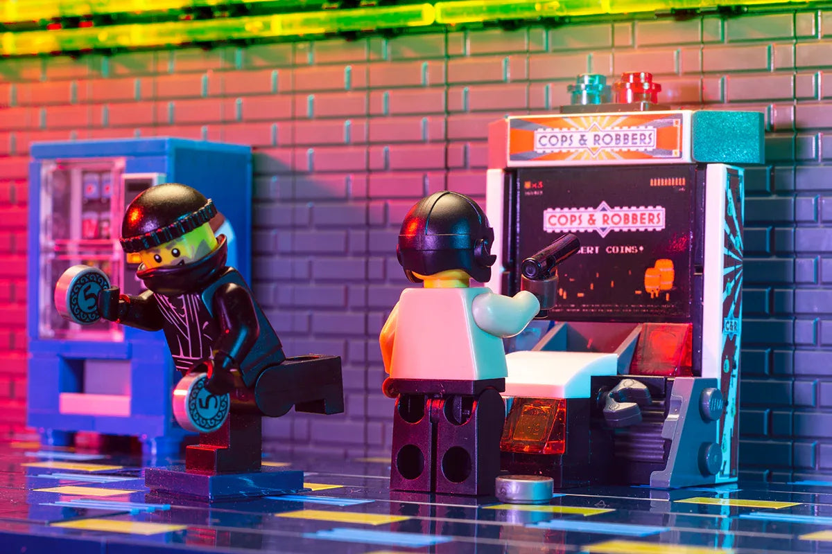 LEGO Cops And Robbers Arcade Game With 40 New Bricks - ToylandEU