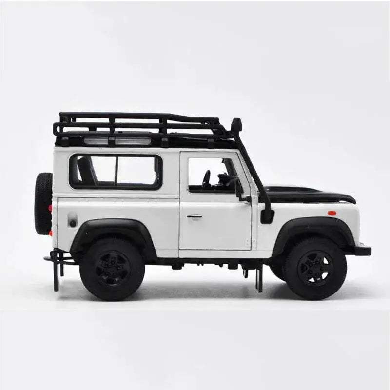 Land Rover Defender 1to24 Diecast Model Alloy Nostalgic Version - ToylandEU