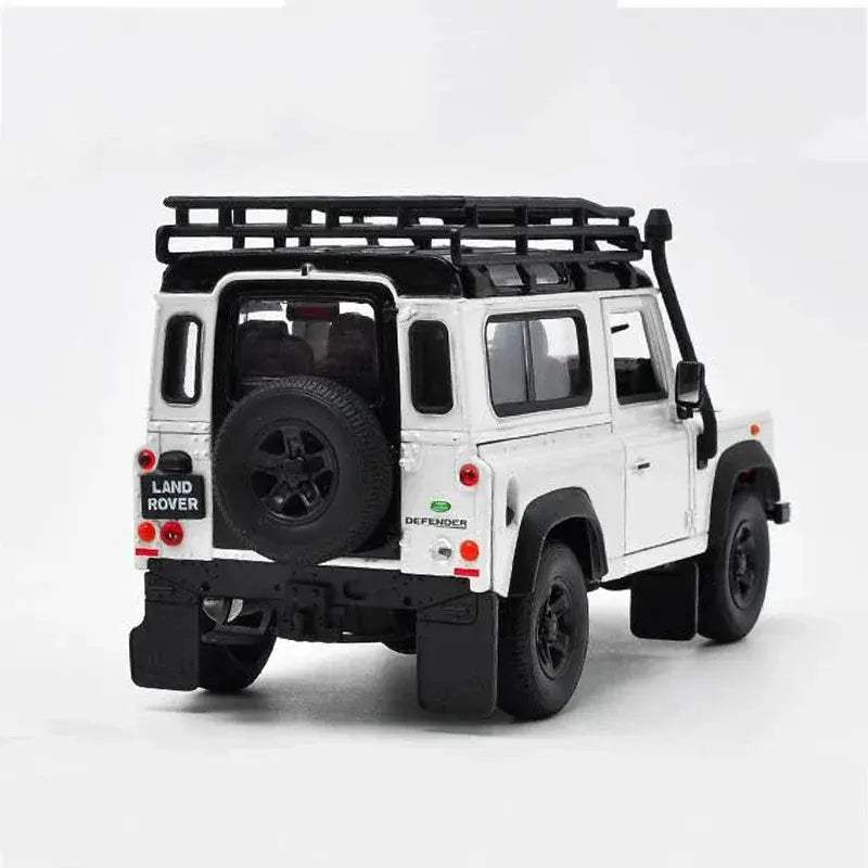 Land Rover Defender 1to24 Diecast Model Alloy Nostalgic Version - ToylandEU