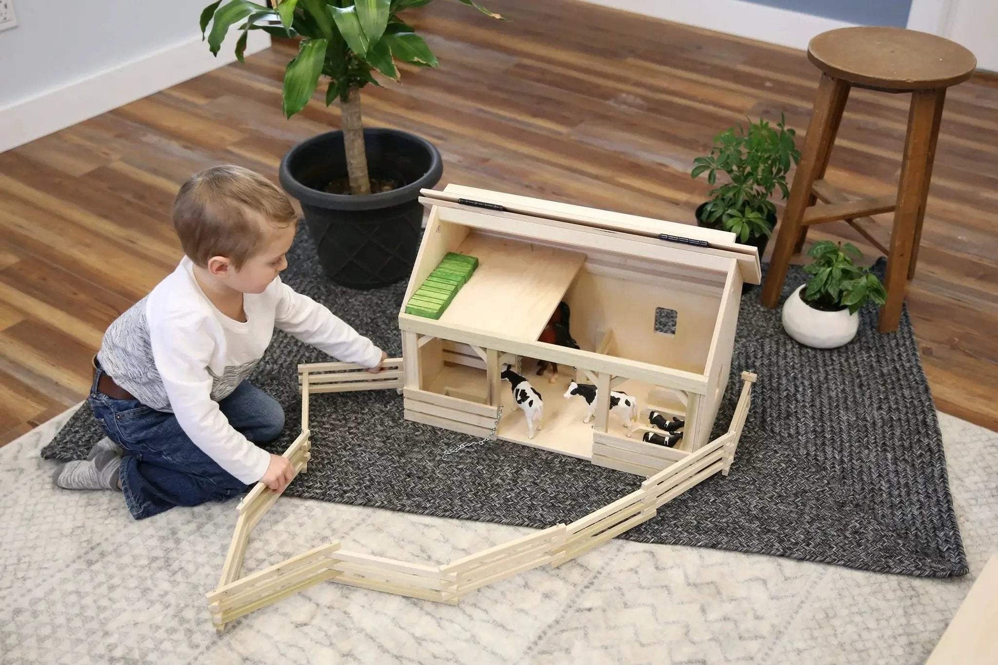 Large A-Frame Barn Toy with Hay Loft, Realistic Wooden Toy Barn - ToylandEU