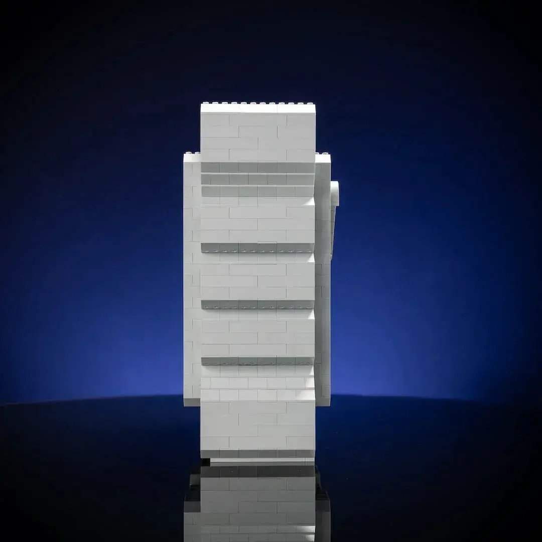 Huge Life Size Angry Block LEGO Sculpture For Display - ToylandEU