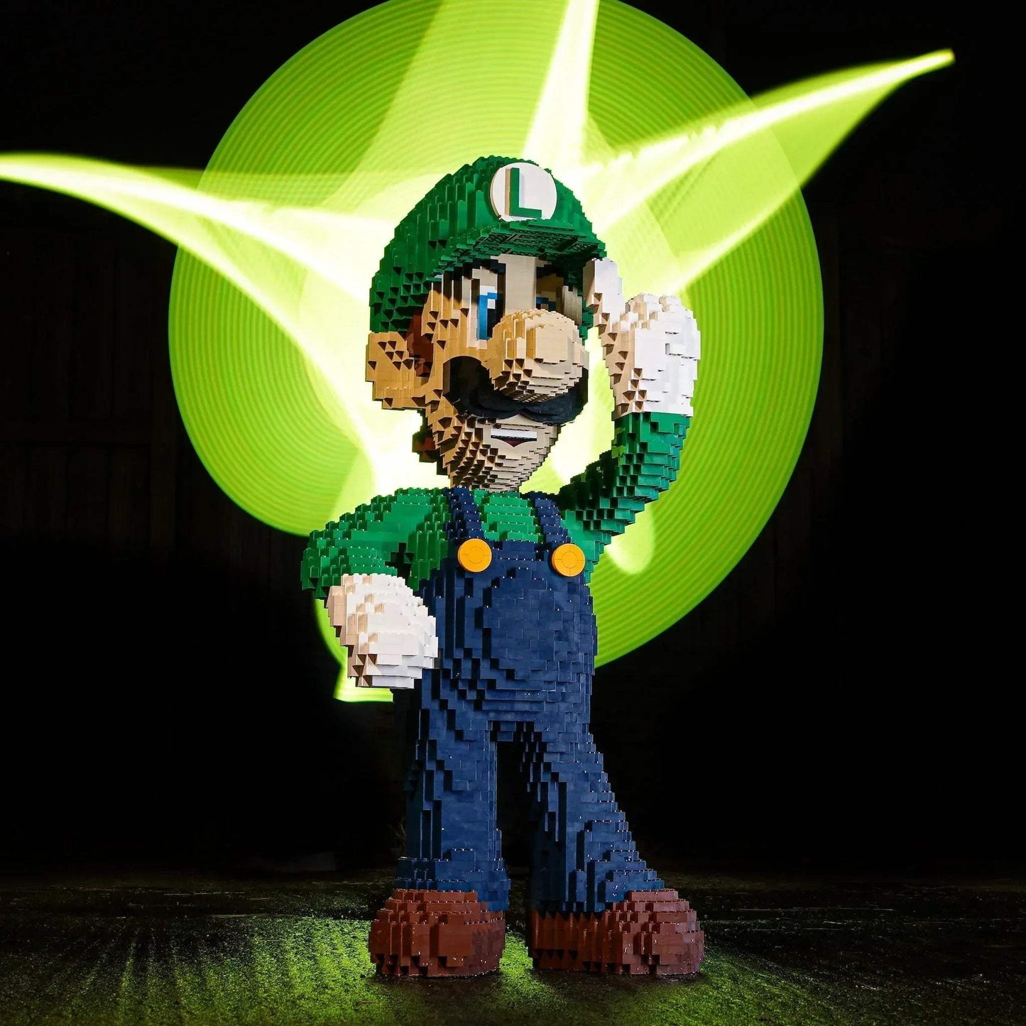 Life-Sized Italian Ghost Hunter - ToylandEU