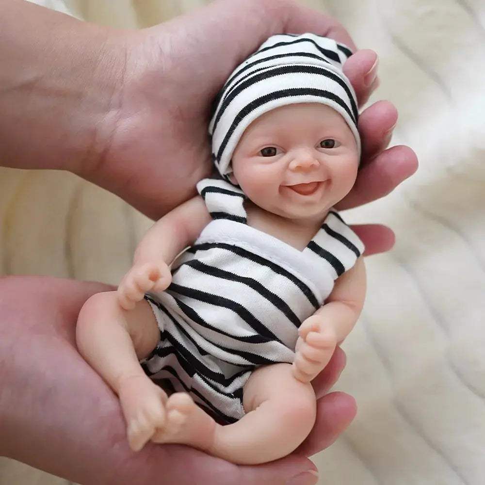  Lifelike 7 Inch Silicone Baby Doll Noah Mini Reborn -  ToylandEU™