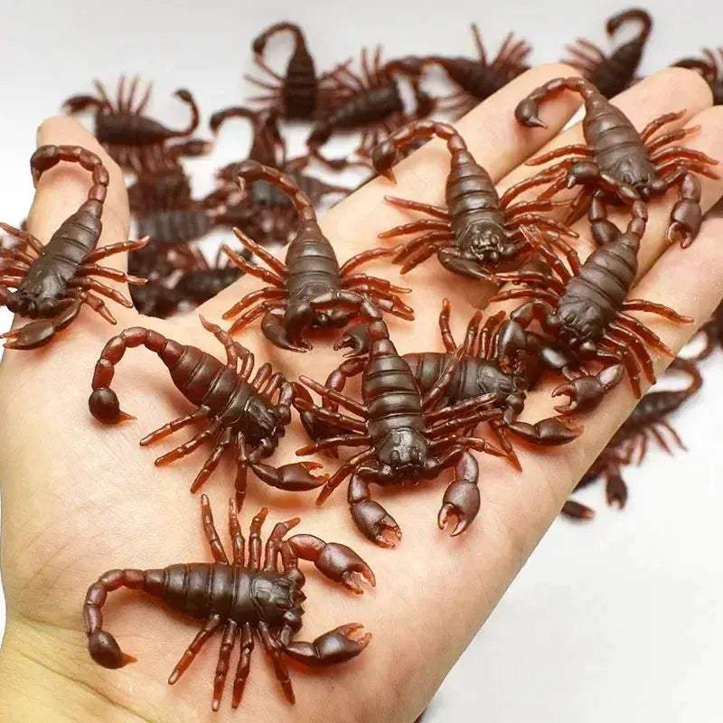 Lifelike Rubber Cockroach Prank Toy for Realistic Shock - ToylandEU